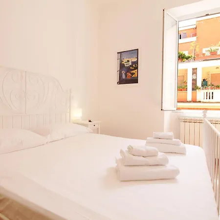 Walk To The Colosseum From Your Family Apartamento