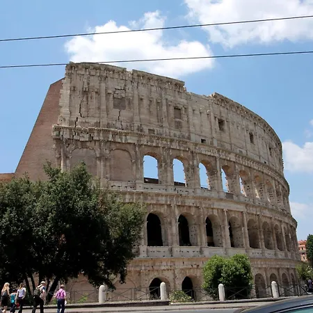 Walk To The Colosseum From Your Family Apartamento Roma